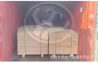 山西一批礦用湘潭電機車裝柜發(fā)往海外