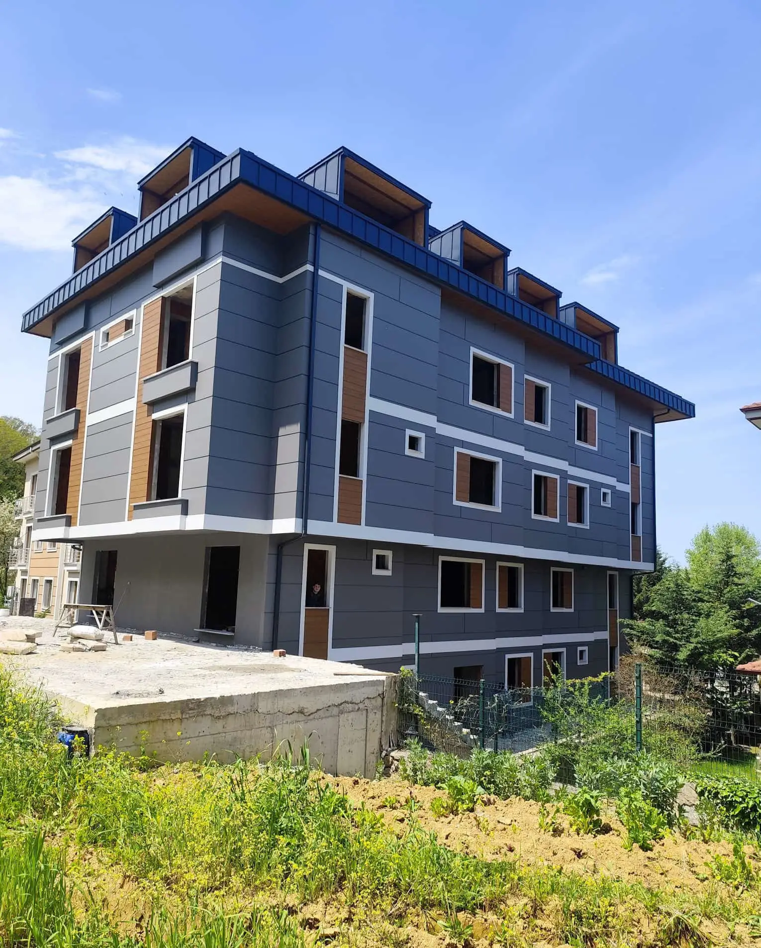 Konut binasının cephe ve balkon detayları